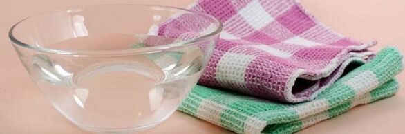 asciugamano inumidito per impacco per osteocondrosi cervicale